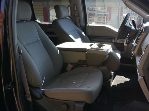 Used 2017 Ford F150 XLT w/ XTR Package image 25