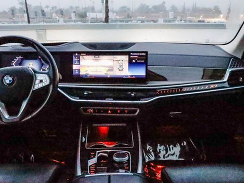 Used 2023 BMW X7 xDrive40i image 15