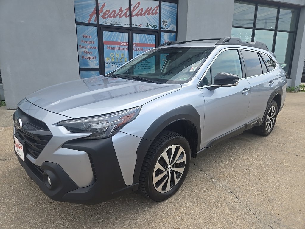 Used 2023 Subaru Outback Premium AWD/4WD image 2
