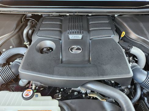 Used 2024 Lexus GX 550 w/ Accessory Package (2T) image 38