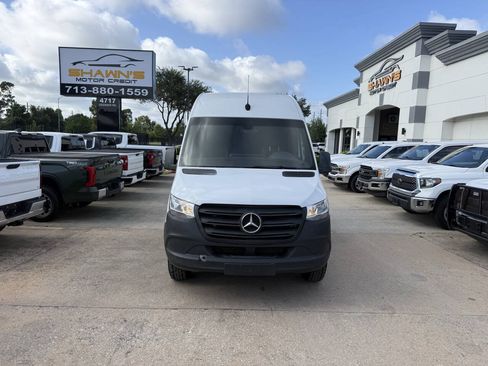Used 2021 Mercedes-Benz Sprinter 2500 image 35