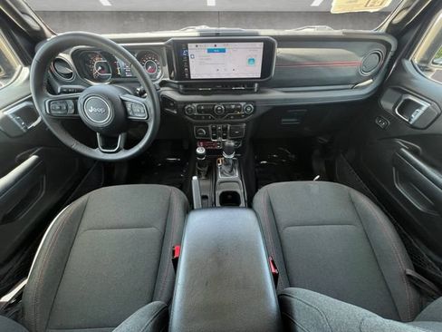 Used 2025 Jeep Wrangler Unlimited Rubicon AWD/4WD image 20
