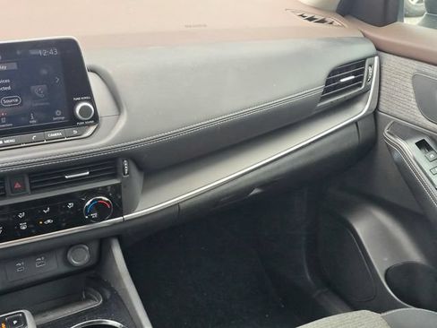 Used 2022 Nissan Rogue S FWD image 18