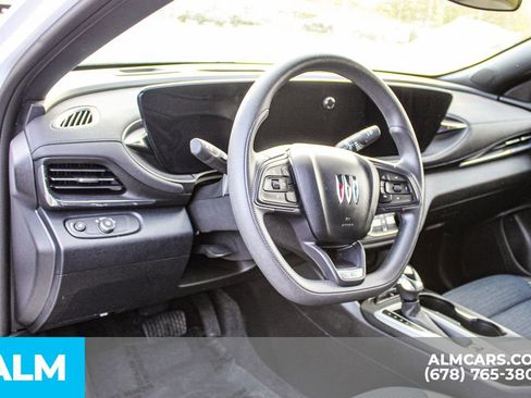 Used 2025 Buick Envista Preferred image 32