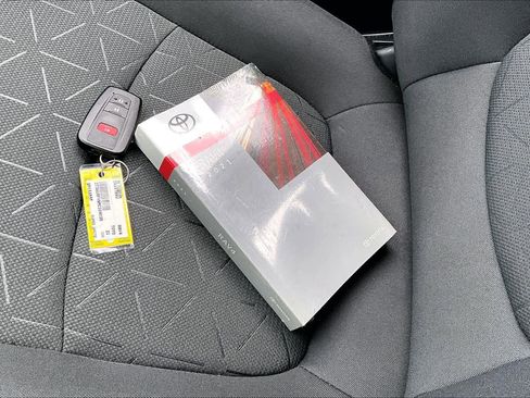 Used 2021 Toyota RAV4 XLE w/ Carpet Mat Package (TMS) FWD image 14