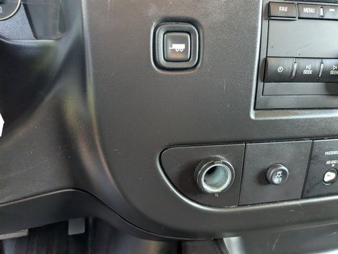 Used 2024 GMC Savana 2500 w/ Driver Convenience Package image 17