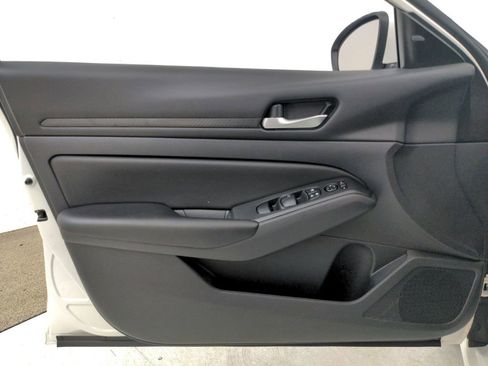 Used 2022 Nissan Altima SV image 22