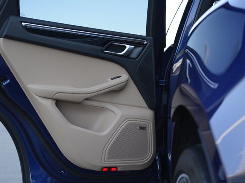 Certified 2026 Porsche Macan AWD/4WD image 30