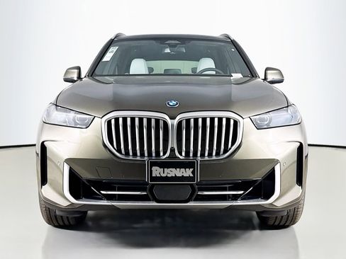 New 2026 BMW X5 xDrive50e w/ Premium Package image 2