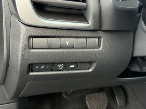 Used 2026 Nissan Rogue SV AWD/4WD image 14