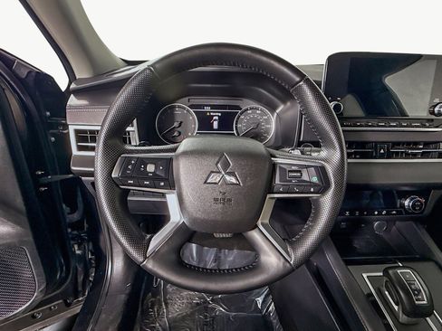 Used 2024 Mitsubishi Outlander SE Black Edition image 13