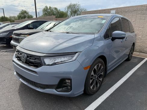 Used 2025 Honda Odyssey Elite image 2