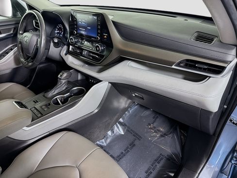 Used 2021 Toyota Highlander XLE image 30