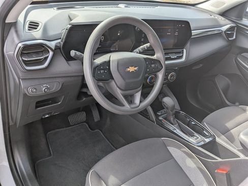 Used 2025 Chevrolet TrailBlazer LT AWD/4WD image 16