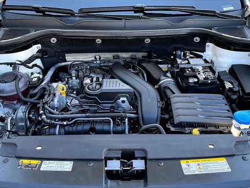 Used 2024 Volkswagen Taos SE image 36