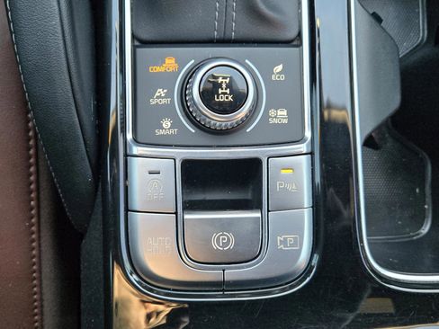 Used 2024 Kia Telluride SX Prestige w/ Towing Package image 27