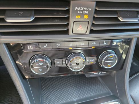 Used 2024 Volkswagen Jetta SE FWD image 8