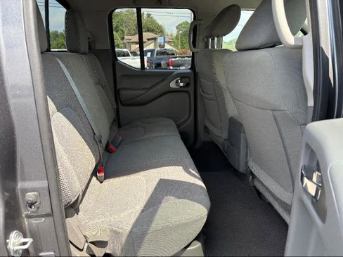 Used 2021 Nissan Frontier SV w/ Midnight Edition Floor Mats image 8