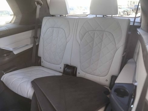 Certified 2025 BMW X7 xDrive40i w/ M Sport Package AWD/4WD image 16
