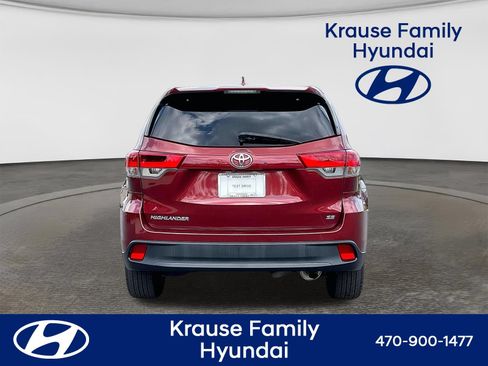Used 2018 Toyota Highlander SE FWD image 5
