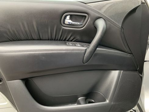 Used 2023 Nissan Armada SV image 16