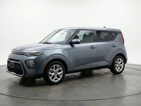 Used 2025 Kia Soul LX w/ LX Technology Package FWD image 3