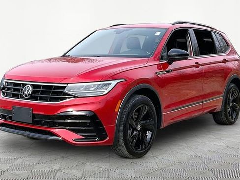 Used 2024 Volkswagen Tiguan SE R-Line image 3