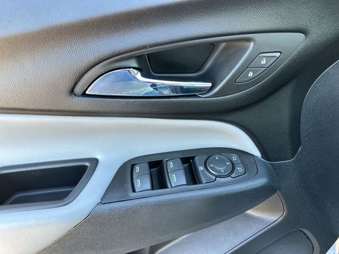 Used 2023 Chevrolet Equinox LS image 13