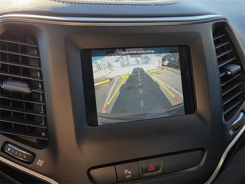 Certified 2019 Jeep Cherokee Latitude Plus image 25