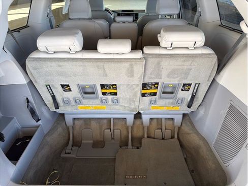 Used 2012 Toyota Sienna XLE w/ Entertainment Pkg image 13