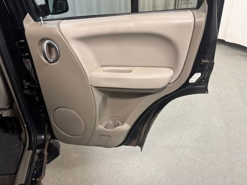 Used 2005 Jeep Liberty Limited AWD/4WD image 32