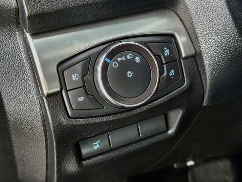 Used 2018 Ford Explorer XLT w/ Equipment Group 202A AWD/4WD image 13