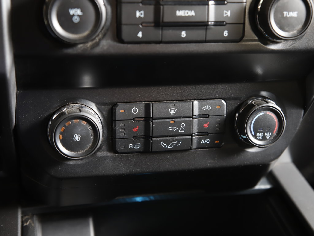 Used 2019 Ford F150 XLT w/ Equipment Group 302A Luxury AWD/4WD image 17