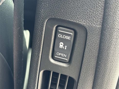 Used 2023 Honda Odyssey Elite image 18