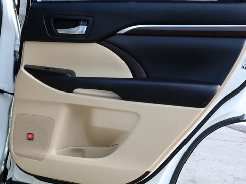 Used 2016 Toyota Highlander Limited image 40