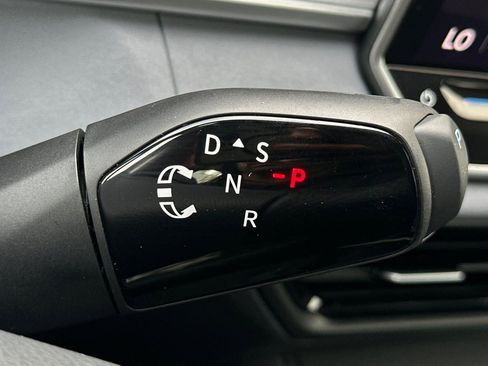 New 2026 Volkswagen Tiguan SE R-Line FWD image 19