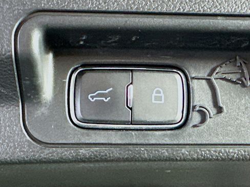 Used 2024 Ford Explorer Limited image 32