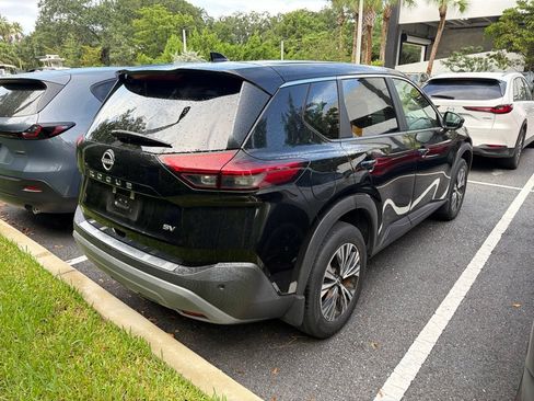 Used 2023 Nissan Rogue SV FWD image 9