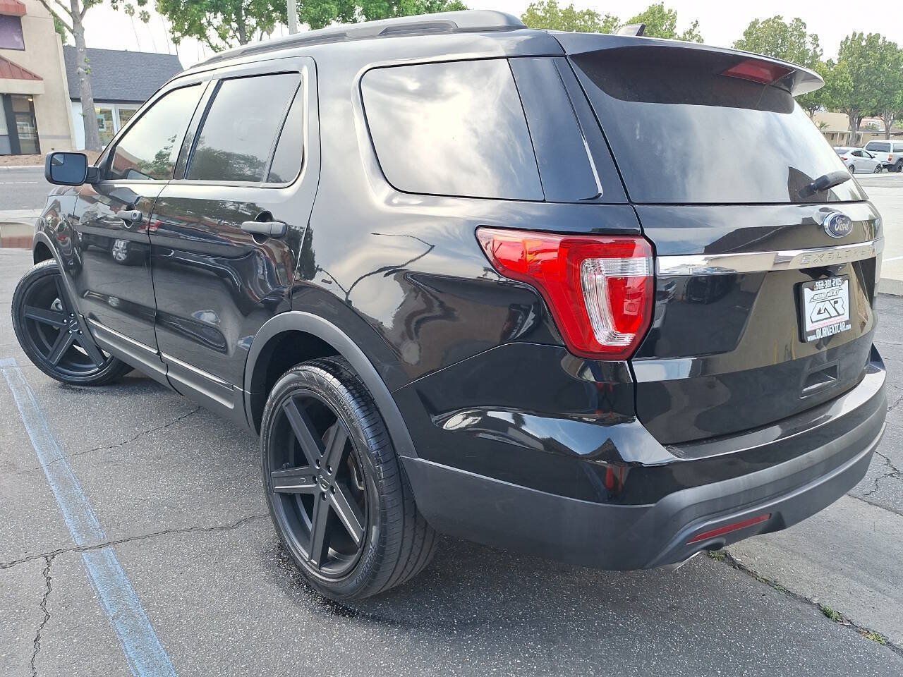 Used 2016 Ford Explorer FWD image 3