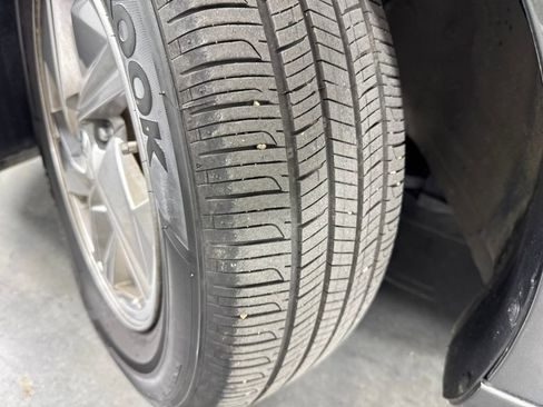 Certified 2025 Hyundai Elantra SE image 26