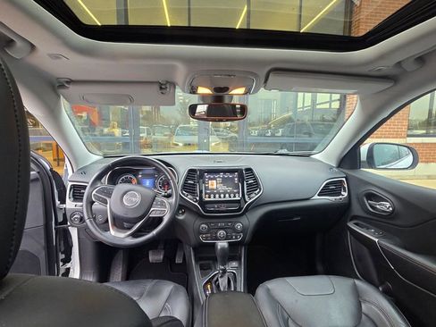 Used 2019 Jeep Cherokee Limited image 8