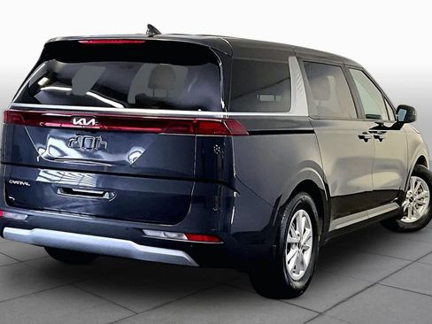 Used 2023 Kia Carnival LX FWD image 24