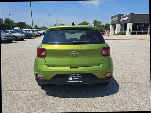 Used 2020 Hyundai Venue SEL w/ Convenience + Premium Package FWD image 3