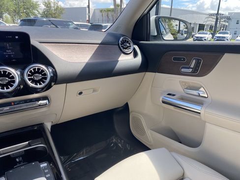 Certified 2023 Mercedes-Benz GLA 250 4MATIC w/ Premium Package image 4