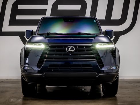 Used 2024 Lexus GX 550 w/ Cold Area Package AWD/4WD image 4