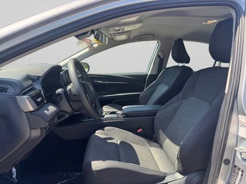 Used 2025 Toyota Camry LE FWD image 10
