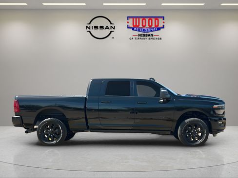 Used 2026 RAM 2500 Laramie AWD/4WD image 2