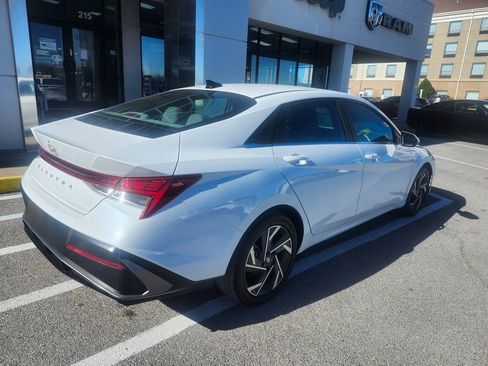 Used 2025 Hyundai Elantra SEL image 5