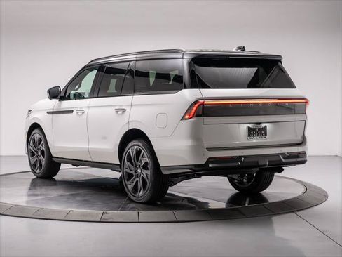 New 2026 Lincoln Navigator Black Label AWD/4WD image 3