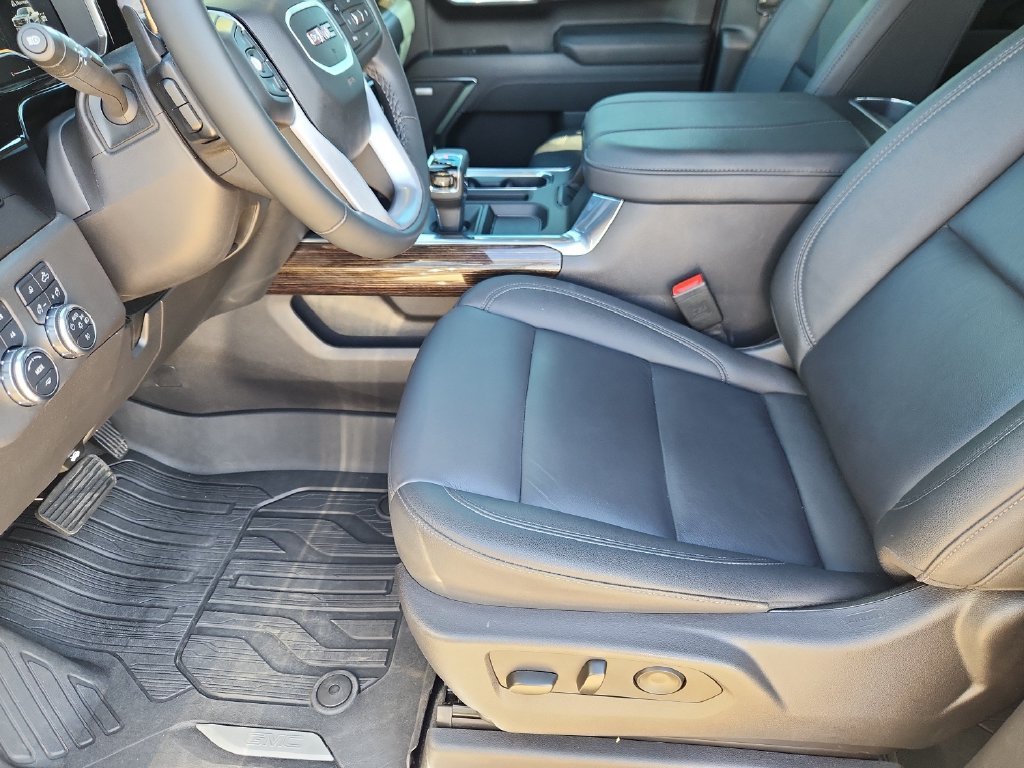 Used 2025 GMC Sierra 1500 Elevation w/ Elevation Premium Package AWD/4WD image 9